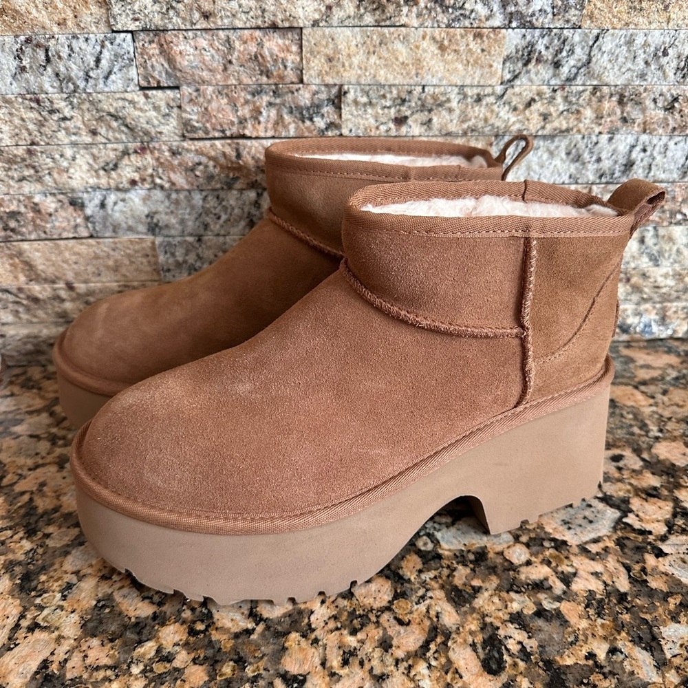 UGG®
Classic Ultra Mini New Heights Platform Boot - Picture 6 of 11